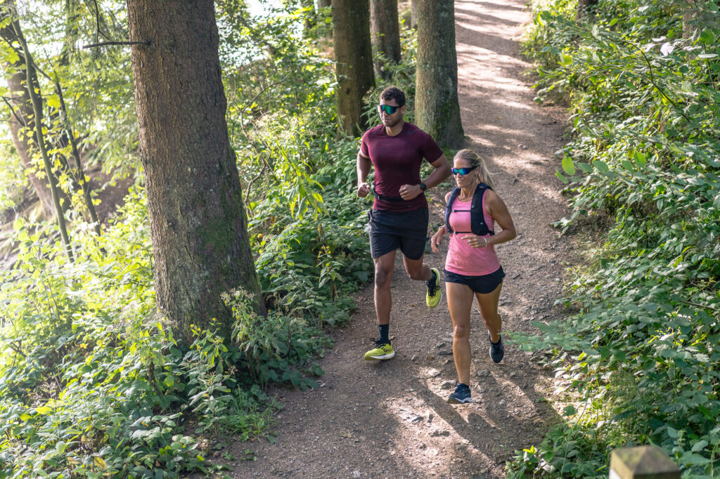 Sportliche Szene mit Stephanie Niewöhner – Dynamik und Fitness